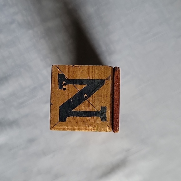 Wood block shelf decor - Picture 4 of 5